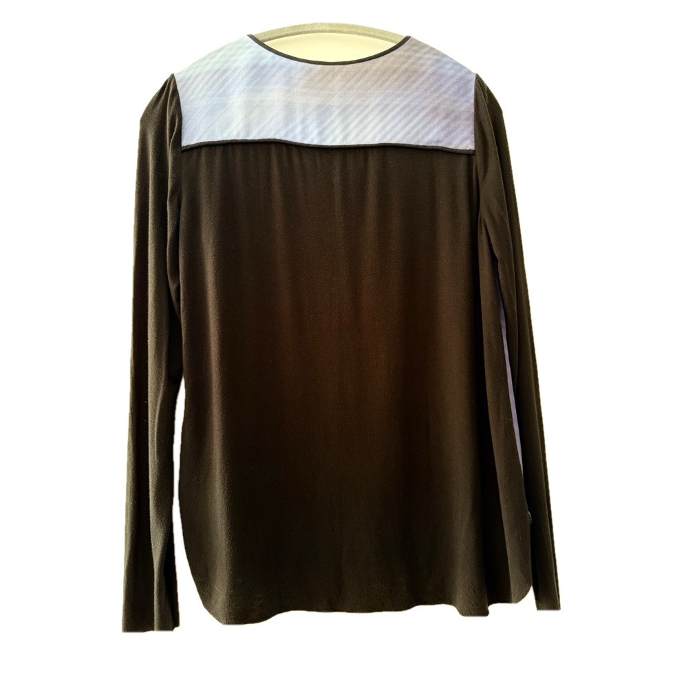 Eli Tahari Blue Gradient Silk Front Top with Black Modal Sleeves - Size Small - Picture 7 of 9